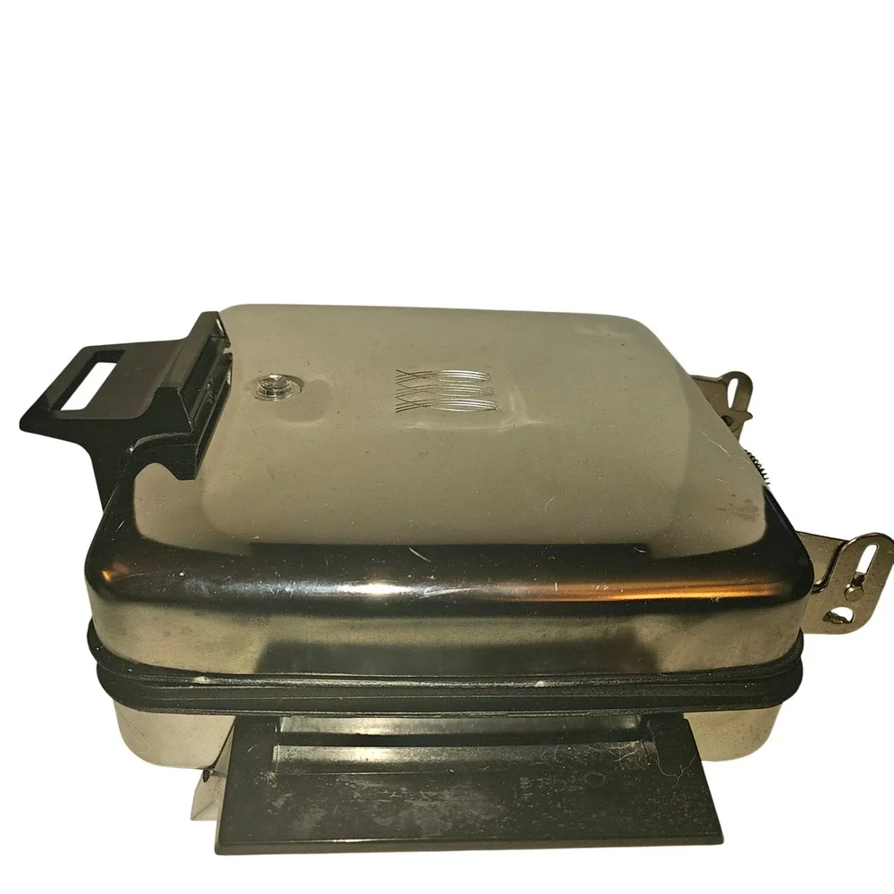 Toastmaster 269C‎ Waffle Baker Square 4-Slice Stainless Steel Adjustable 1400W